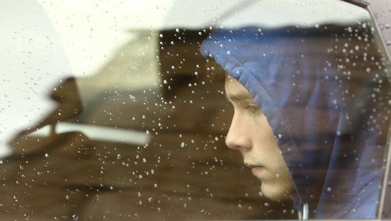 В Броварах мужчина во время массажа изнасиловал 15-летнего подростка – ему сообщили о подозрении