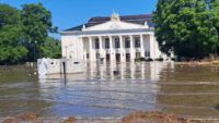 Нова Каховка під водою