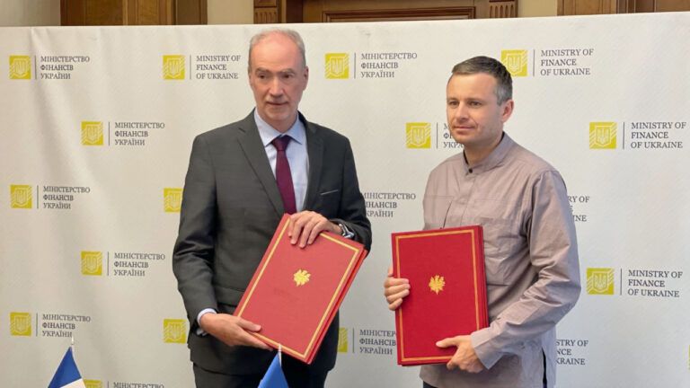 Украина и Франция подписали соглашение о приостановлении выплат по госдолгу