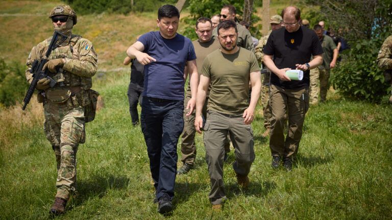 Зеленський відвідав Миколаївщину: оглянув головну насосну станцію управління каналів річки Інгулець