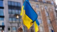 Людина з прапором України