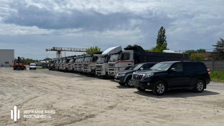 ДБР передало ЗСУ арештовані авто родичів Медведчука та Козака вартістю понад $1 млн