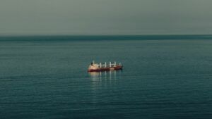 Іран відкрив вогонь по суднах у Ормузькій протоці: що відомо