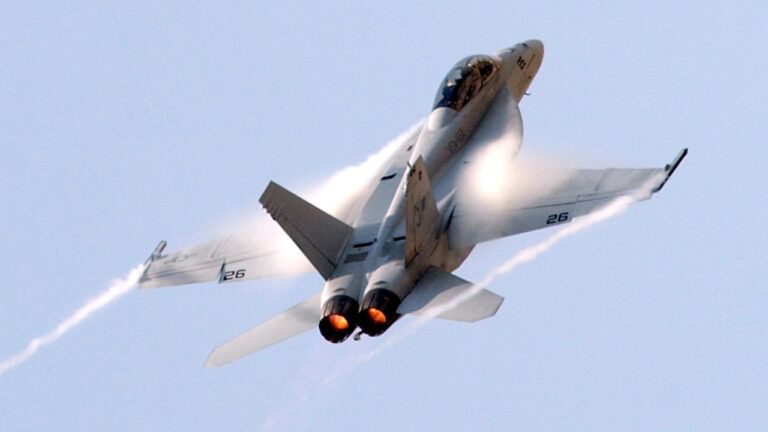 Винищувач F/A-18 – характеристики, озброєння та ціна