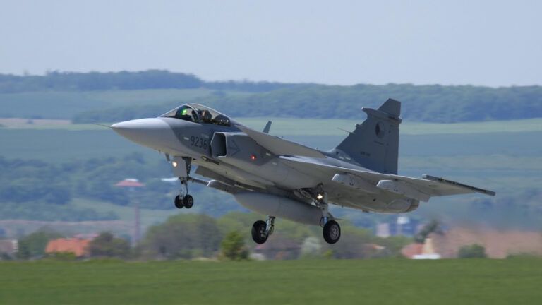 винищувач jas 39 gripen