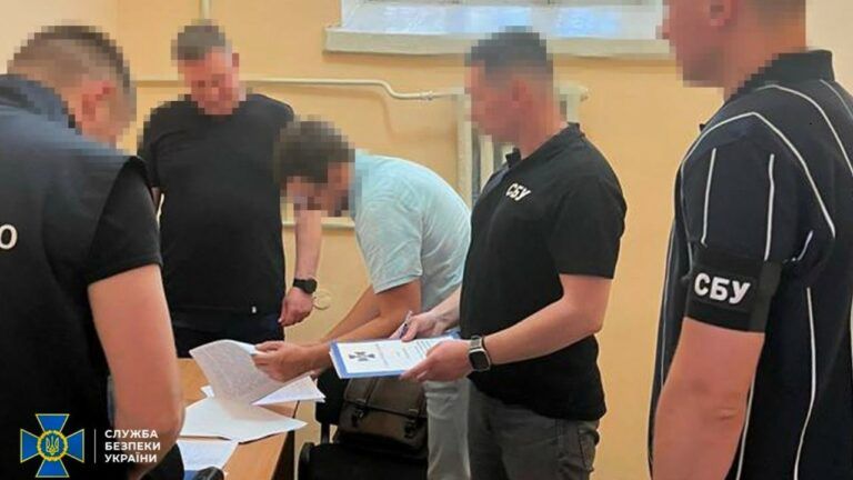 Присвоили 1 млрд грн на форму ВСУ: разоблачены экс-замминистра обороны и его подчиненный