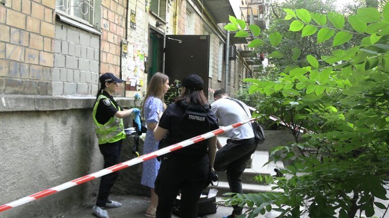 в Києві знайшли мертвими двох 15-річних подруг