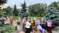 В Белогородке во время перехода из УПЦ МП в ПЦУ прихожан разнимала полиция