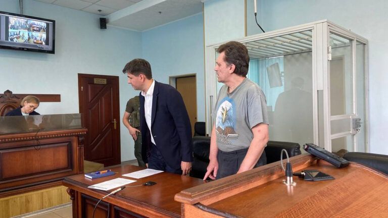 Гибель людей из-за закрытого укрытия — суд изменил меру пресечения охраннику поликлиники