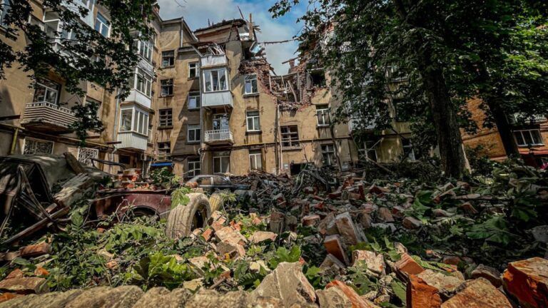 зруйнований будинок у Сумах