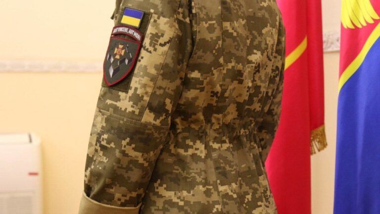 У Міноборони представили нову літню форму для жінок-військових