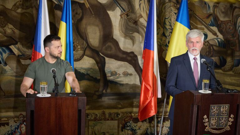 По приглашению президента: СМИ узнали о запланированном визите Зеленского в Чехию