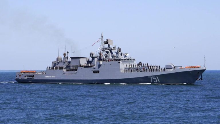 Фрегат Адмірал Ессен Чорноморського флоту РФ