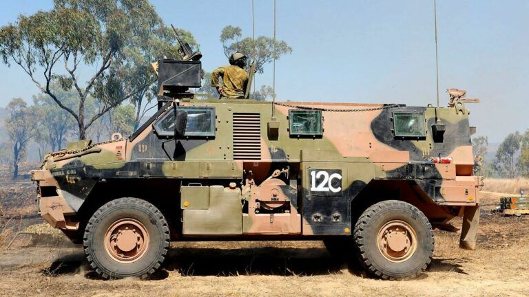 Австралия выделит Украине новый оборонный пакет, включая 30 БТР Bushmaster