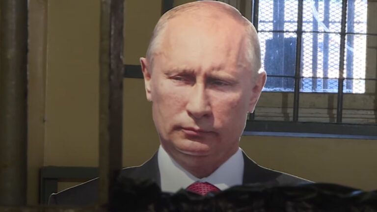 Последняя капля, которая убедит пригласить Украину: выставка Russian War Crimes в центре Вильнюса
