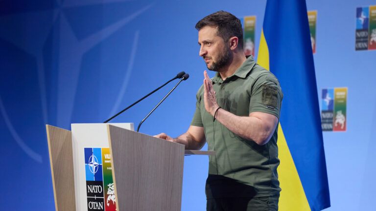 Україна не хоче розміщення чужих Збройних сил на своїй території – Зеленський