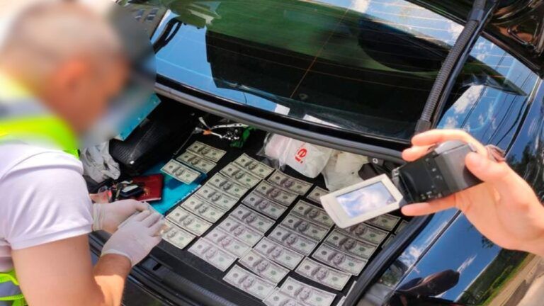 Шахрайка видурила $300 тис. у директора медцентру
