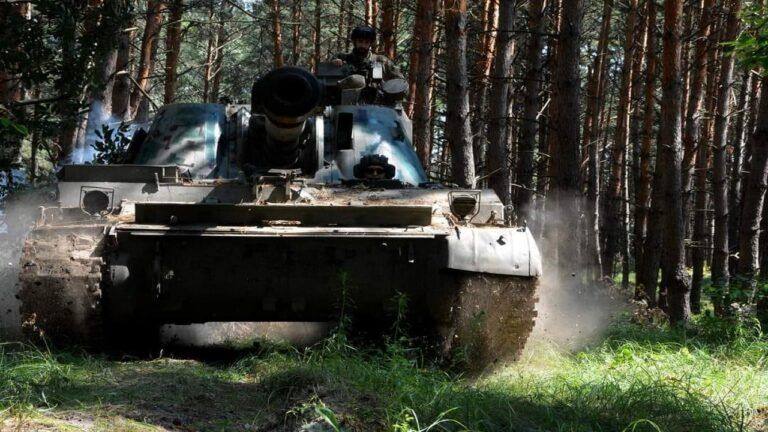 На Таврійському напрямку тривають бої, місцями ворог відступає – Тарнавський