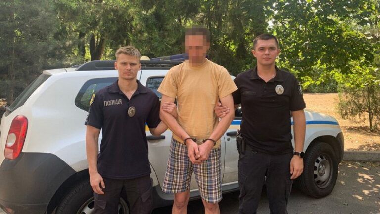 Задушив і тіло заховав у тумбу. Поліція розшукала вбивцю жінки з Чорноморська