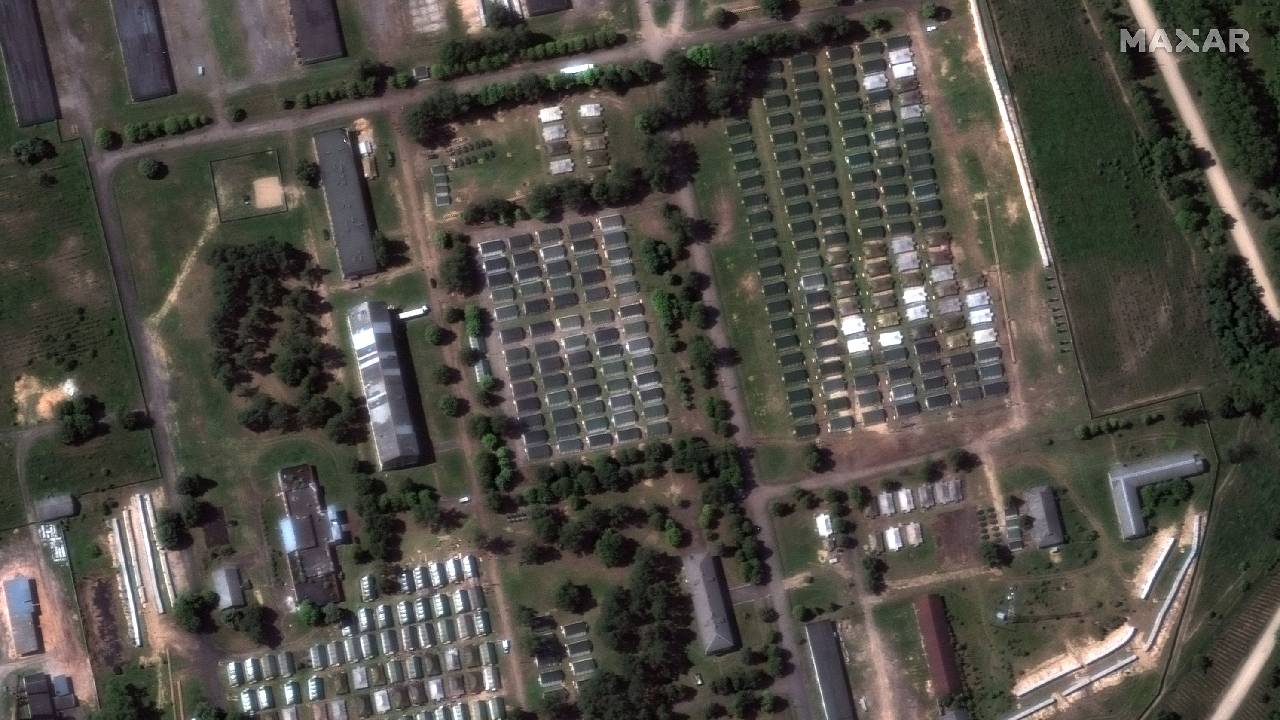 Техники становится больше: появились новые спутниковые снимки лагеря “вагнеровцев” в Беларуси