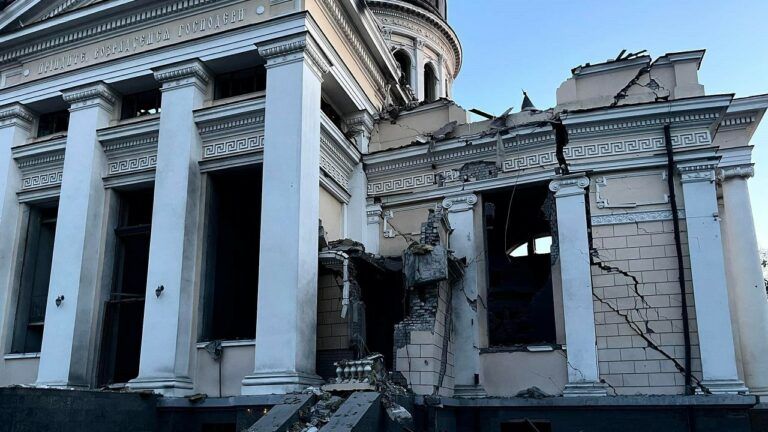 Руйнували двічі: історія Спасо-Преображенського собору та як виглядав до атаки РФ