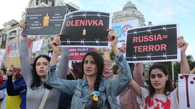 акція після теракту росіян в Оленівці