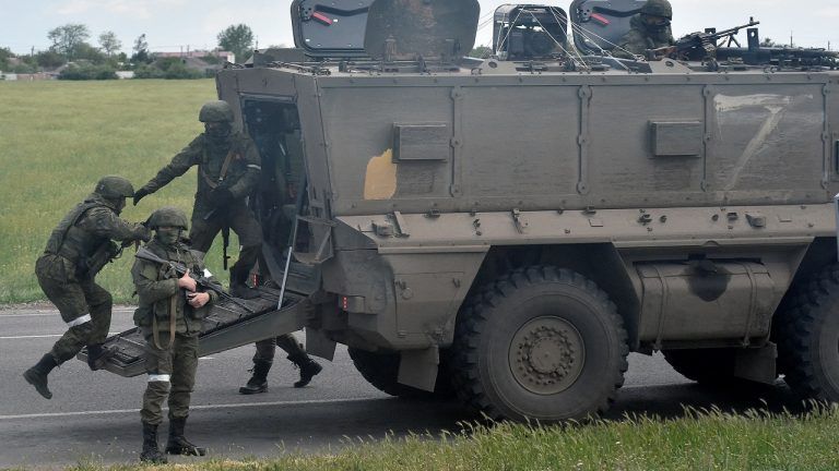 російські солдати військові