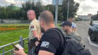 В Киеве задержали начальника одного из ТЦК, который помогал переправлять мужчин за границу