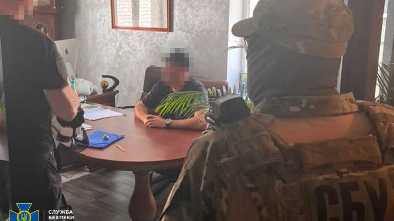 Вимагав $92 тис. з місцевого підприємця. У Кропивницькому СБУ затримала депутата-рекетира