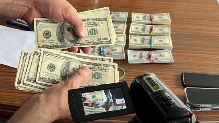 Задержали с поличным. Действующий нардеп требовал с предпринимателя $85 тыс. за землю
