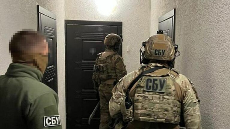Вербовал агентов для ФСБ на Запорожье: пророссийскому блогеру сообщили о подозрении в госизмене