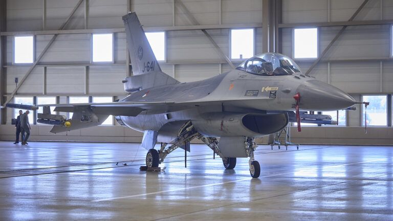 винищувач F-16