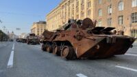 Ржавые танки и остатки ракет: на Крещатик ко Дню Независимости привезли военную технику РФ