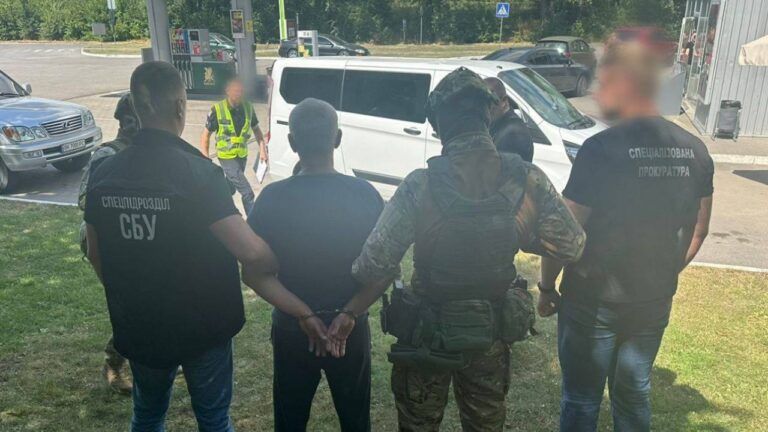Працівника військкомату на Вінниччині затримали на хабарі