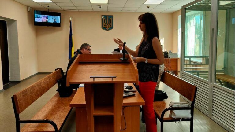 Вбивство у Дніпрі: підозрюваний патрульний не визнає своєї провини