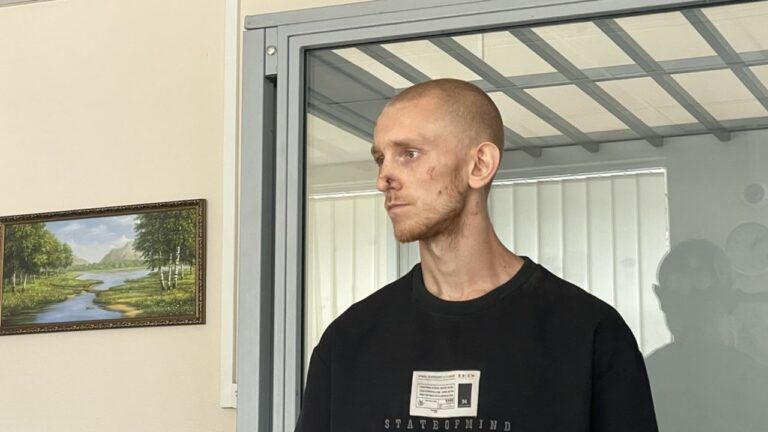 Ображав і плювався у військових. Скандального блогера Заволоку відправили під варту