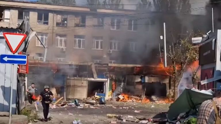 РФ ударила баллистикой по рынку в Константиновке: 17 погибших, 32 пострадавших