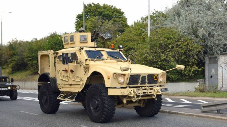 Украина получит от США 190 противоминных колесных бронемашин MRAP