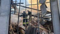 Люди в крови и под завалами: первые минуты после ракетного удара по Кривому Рогу