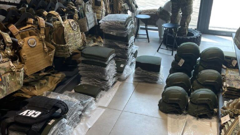 Завозили як гуманітарку, а потім продавали ЗСУ. БЕБ затримало підприємців, які наживалися на армії