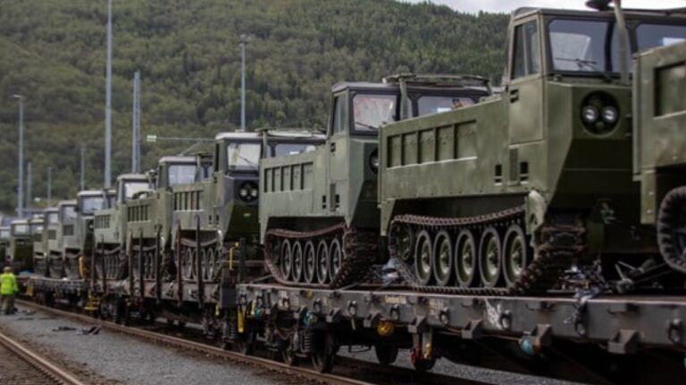 Транспортер M548