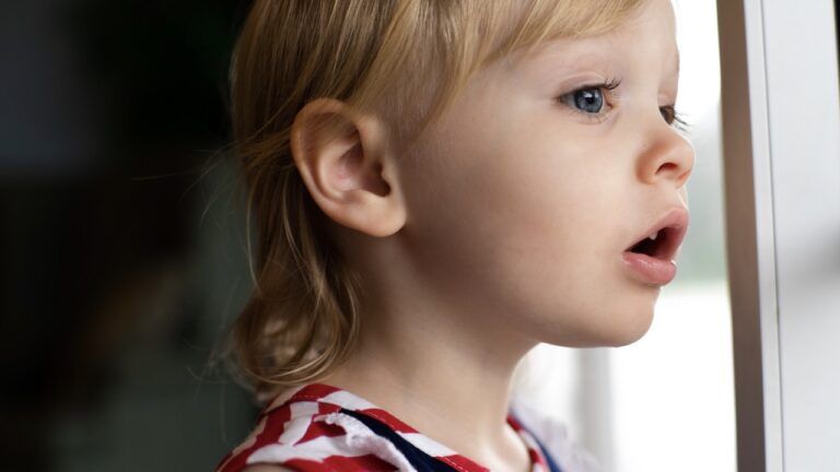 Чи передбачені в Україні грошові виплати дітям зі статусом дитина війни 2023