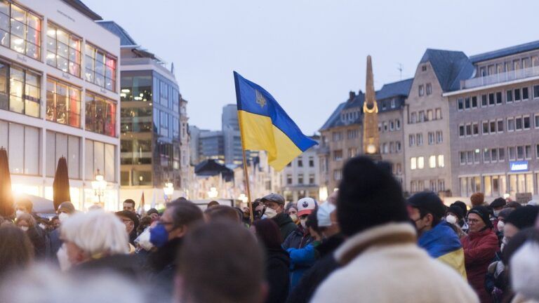 українці