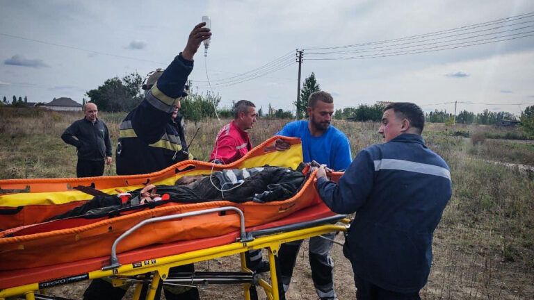 На Киевщине трое электриков подорвались на мине