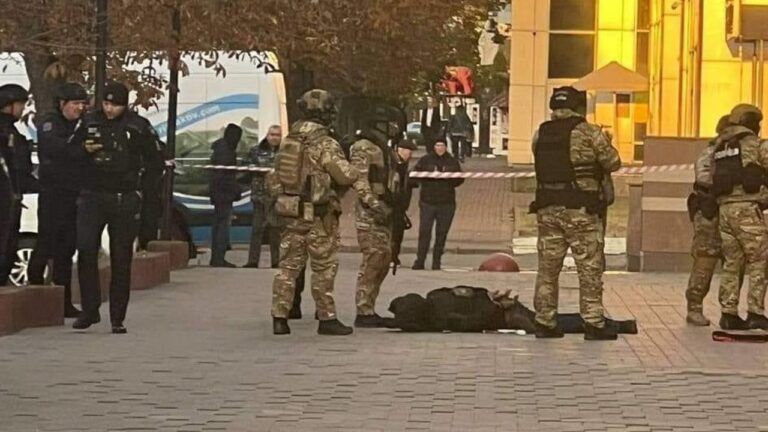У Києві озброєний чоловік захопив бізнес-центр
