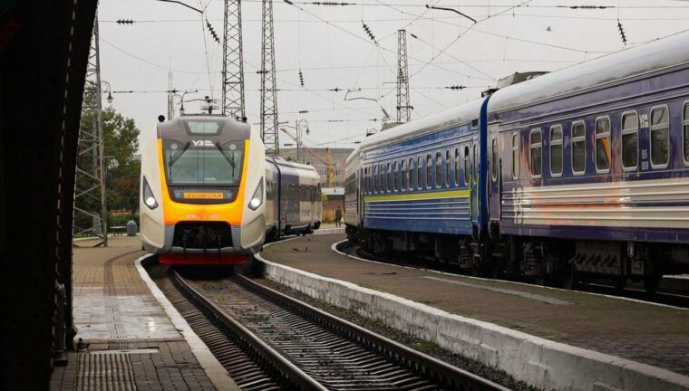 Зі Львова вирушив перший рейс на Варшаву: маршрут, ціна квитка та де придбати