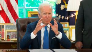 Почему США тормозит поставки оружия в Украину: как работает ленд-лиз