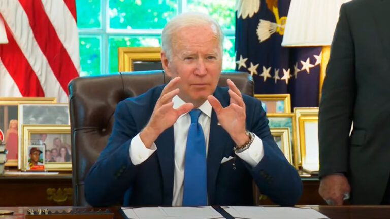 Чому США гальмує поставки зброї в Україну: як працює лендліз