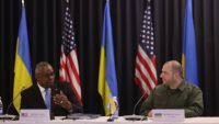 Рустем Умєров та Ллойд Остін