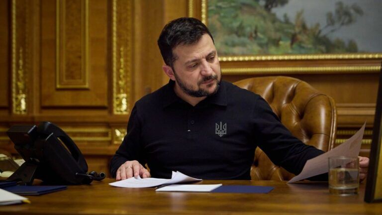 Зеленский ввел в действие санкции СНБО против девяти компаний